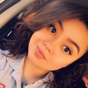 Meet your Posher, Estefany